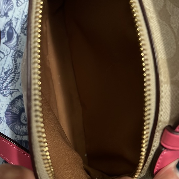 Coach crossbodies good condition like new - Picture 3 of 4